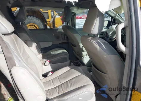 2011 Toyota Sienna Limited V6 из США, поврежденный, VIN 5TDYK3DC1BS175201